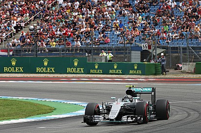 Rosberg completa todos los libres al frente