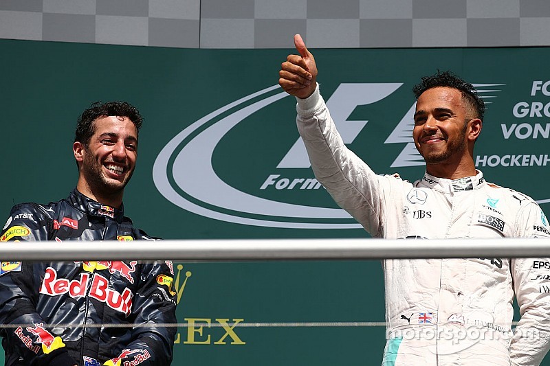 Hamilton ironiza sobre Red Bull
