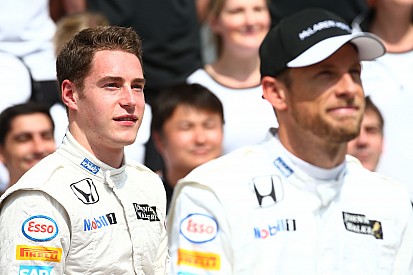 McLaren estarían "locos" si no suben a Vandoorne, según Wolff