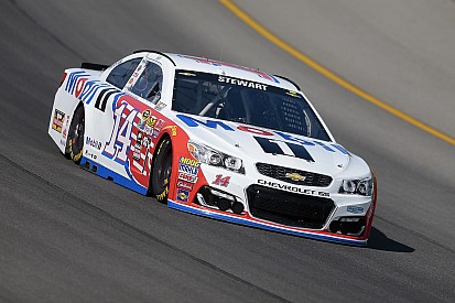 Stewart por delante en la práctica del sábado en Michigan