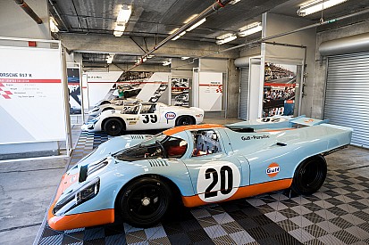 Porsche-demonstraties van Lammers en Van Lennep tijdens Historic Grand Prix Zandvoort