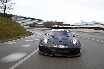 Porsche memperlihatkan mobil penantang kelas GTE untuk tahun 2017