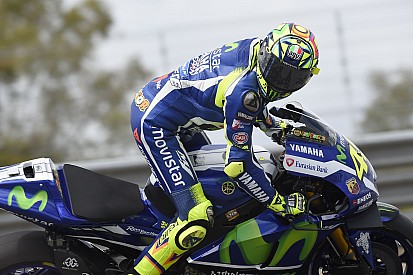 Ennyire örült Rossi a győzelmének: figyeld az arcát