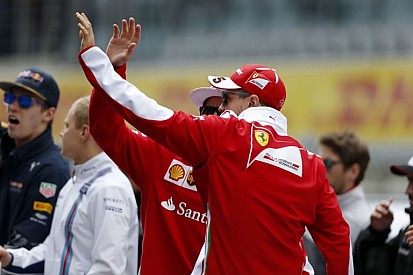 Vettel azonnal elhagyta a pályát a futam leintésekor!
