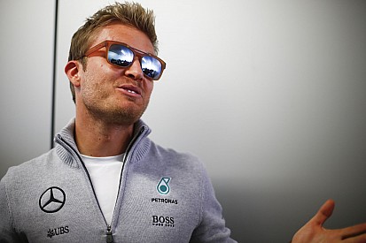A pillanat, amikor a Mercedes W07 majdnem elnyelte Rosberget!