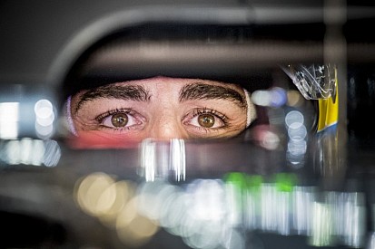 Alonso szemében tökéletesen tükröződnek a tizedmásodpercek!