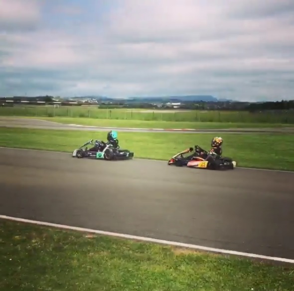 Így nyomta Sainz Alonso gokart pályáján