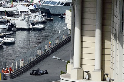Hamilton és a Mercedes két ultragyors gépe - földön és vízen!