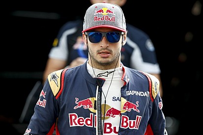 Sainz már kisgyerekként is a lányok kedvence volt