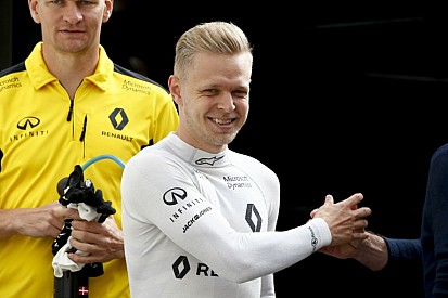 Magnussen és az új családtag: ennivalóan aranyos