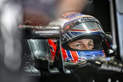 Motort cseréltek Button autójában, de az új turbó marad az MP4-31-ben