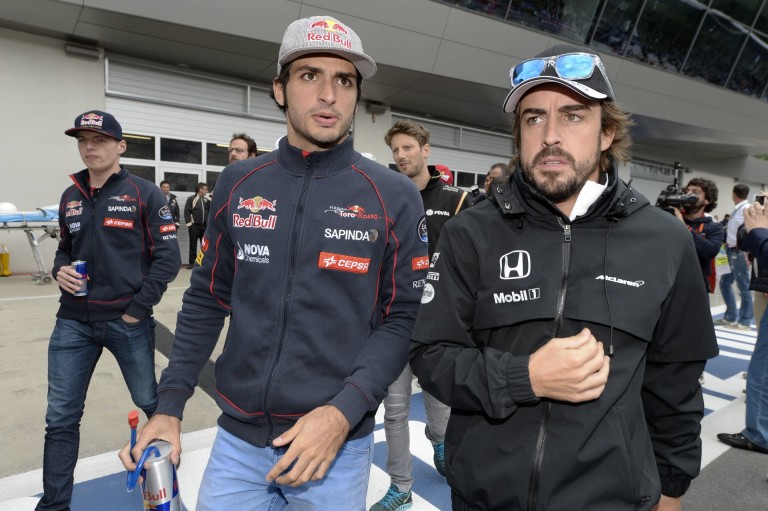 Alonso és Sainz már be is járta a pályát Bakuban