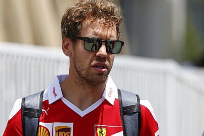 Ez mekkora már: Vettel plüss-sirályt kapott!