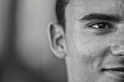 Még el sem kezdődött a hétvége, Wehrlein már a kavicságyban