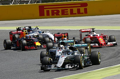 La F1 tiene que replantearse sus reglas, dice Briatore