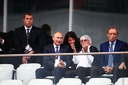 Moss dice que Ecclestone es "un dictador" y "un gran hombre"