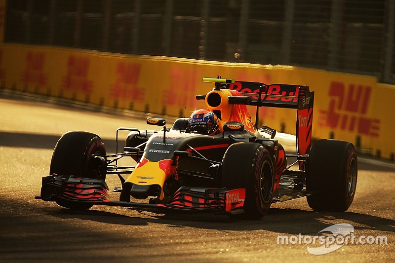 Verstappen kust de muur: “Jammer dat het geen meisje was”