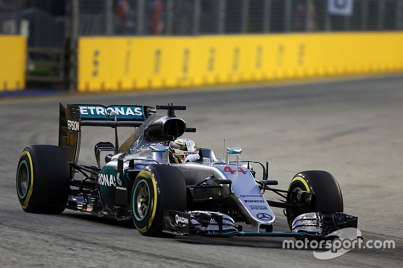 Hamilton olvida los problemas de Singapur 2015