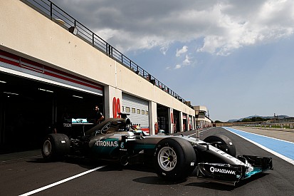 135 кіл в Ле-Кастелло: Mercedes тестує дощові шини Pirelli