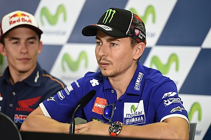 Jorge Lorenzo si lamenta di problemi di vibrazioni all'anteriore