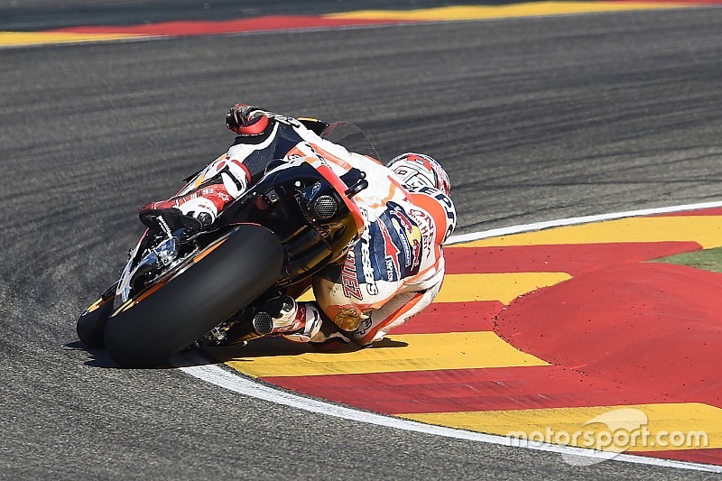 Teknik elbow-down kembali selamatkan Marquez