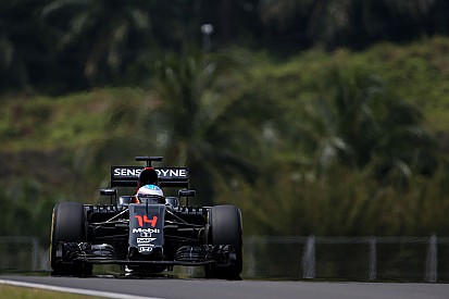 Alonso hoopt met verse banden aan te vallen