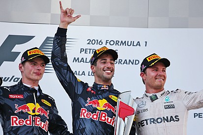 Stand: Rosberg grote winnaar in Sepang, Verstappen verkleint achterstand op Ferrari-duo