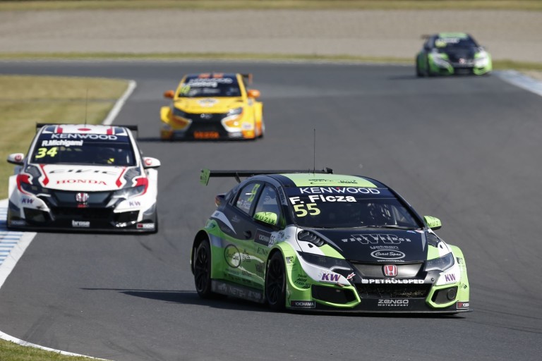 Ilyen a technikai sport - füstölgő Zengő-Honda a rajtrácson