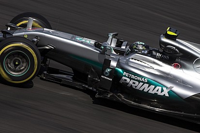 Ilyen, amikor Rosberg villámgyorsan kereket cserél