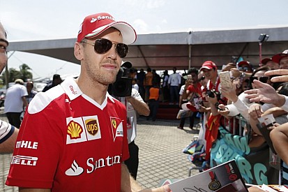 Vettel sajnálja a rajtot: Max beszorította, Rosberg pedig Hamiltonra koncentrált!