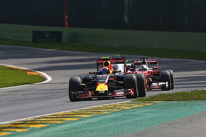 A Red Bull megerősítette, az FIA valóban figyelmeztette Verstappent