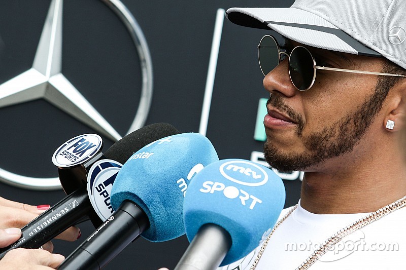 Mercedes no pretende silenciar a Hamilton