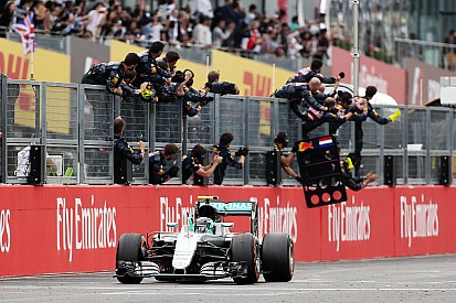 Rosberg samurai di Suzuka, Mercedes è campione Costruttori
