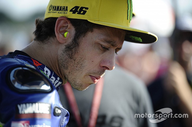 Valentino Rossi brak vinger bij valpartij op Motegi