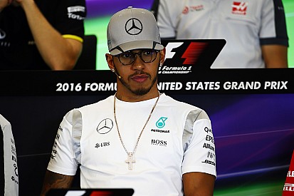 Hamilton: "Es otra persona la que bloquea en Twitter por mí"
