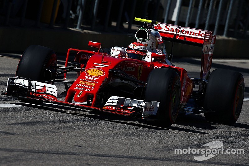 Raikkonen valt uit met los wiel, boete voor Ferrari