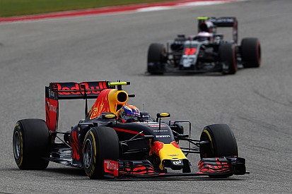 Red Bull Racing trekt brandstofleverancier McLaren aan