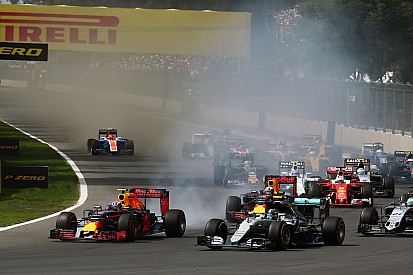 Verstappen haalt uit: "Vettel is een gefrustreerd mannetje"