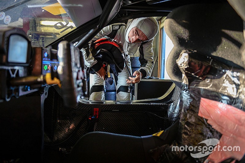 Kubica rajthoz áll a 6 órás római futamon