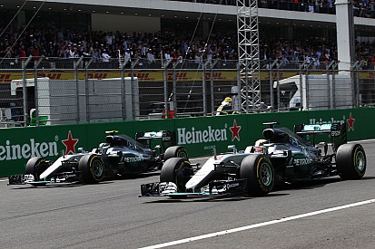 Hamilton y Rosberg tendrán paridad de motores en su lucha por el mundial de F1