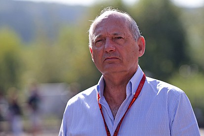Dennis recurre a un tribunal para mantener su puesto en McLaren