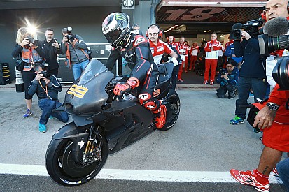 Essais Valence - Yamaha mène, Lorenzo et Iannone découvrent