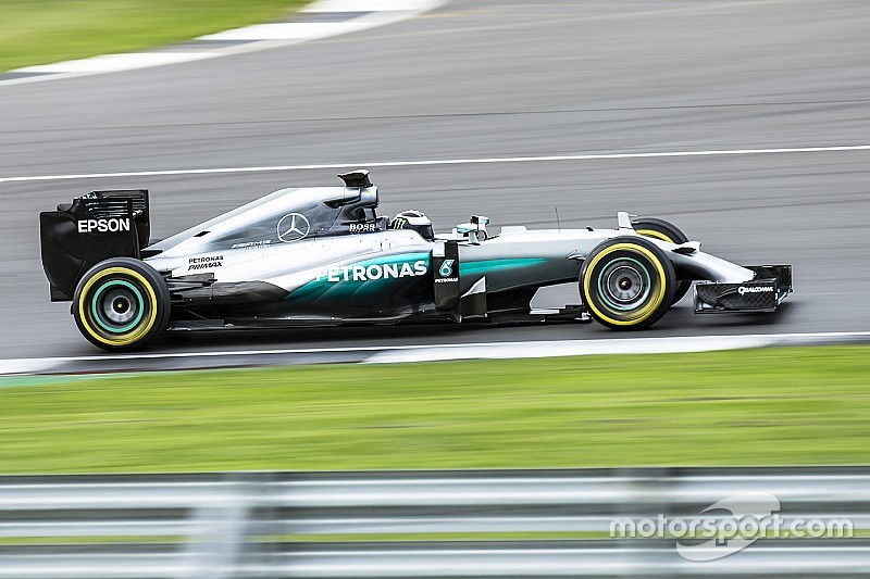 Відео: Хорхе Лоренсо за кермом Mercedes AMG F1