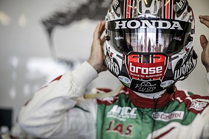 WTCC Qatar: Honda 1-2, Tom Coronel verliest wiel