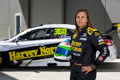 È la Nissan Motorsports la scelta di Simona De Silvestro