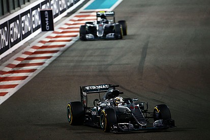 Horner apoya a Hamilton ante un "ingenuo" Mercedes
