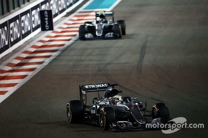 Horner apoya a Hamilton ante un