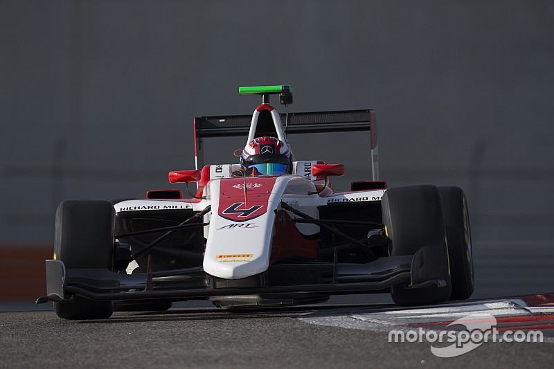 Russell domineert laatste dag van GP3-test Abu Dhabi
