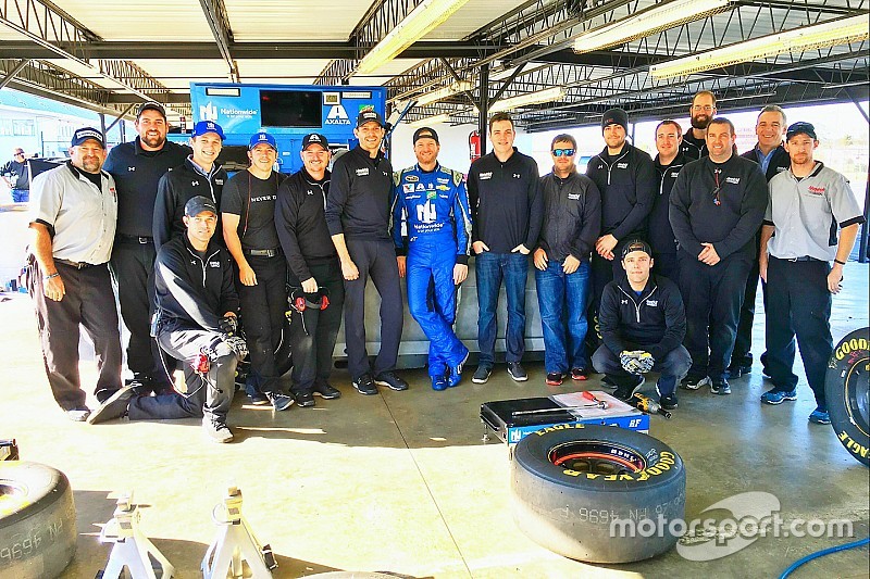 Earnhardt Jr. recibe el alta para volver a NASCAR en 2017