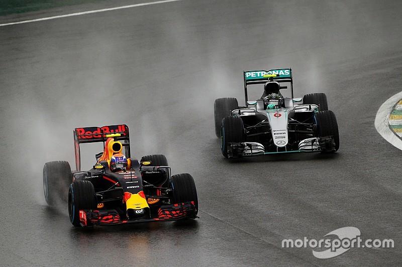 La F1 vivió 866 adelantamientos durante la temporada 2016